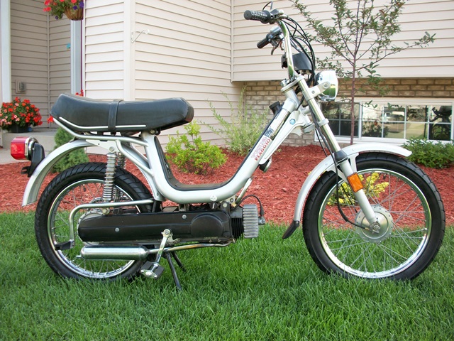 vespa piaggio moped